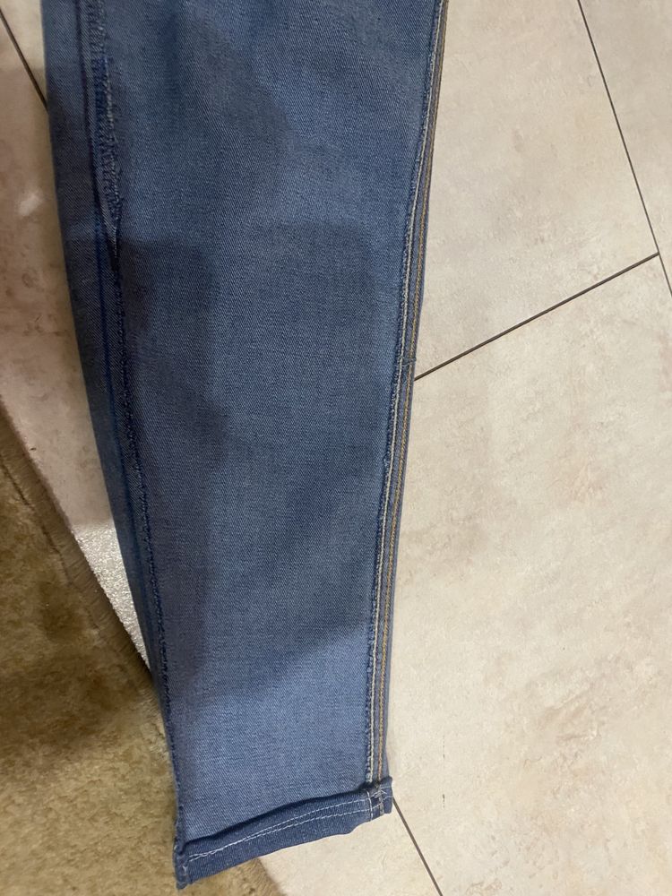 Levi’s Revel jeansy r M