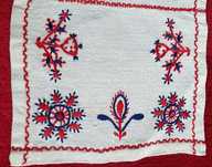 Naperon em linho grosso - bordado artesanal - vermelho e azul
