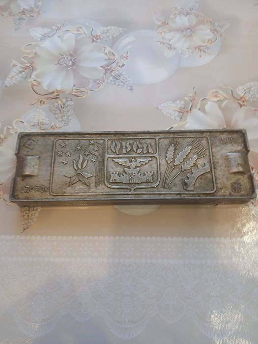 Продам форму для виготовлення льодяників,вареників і пельменниці.