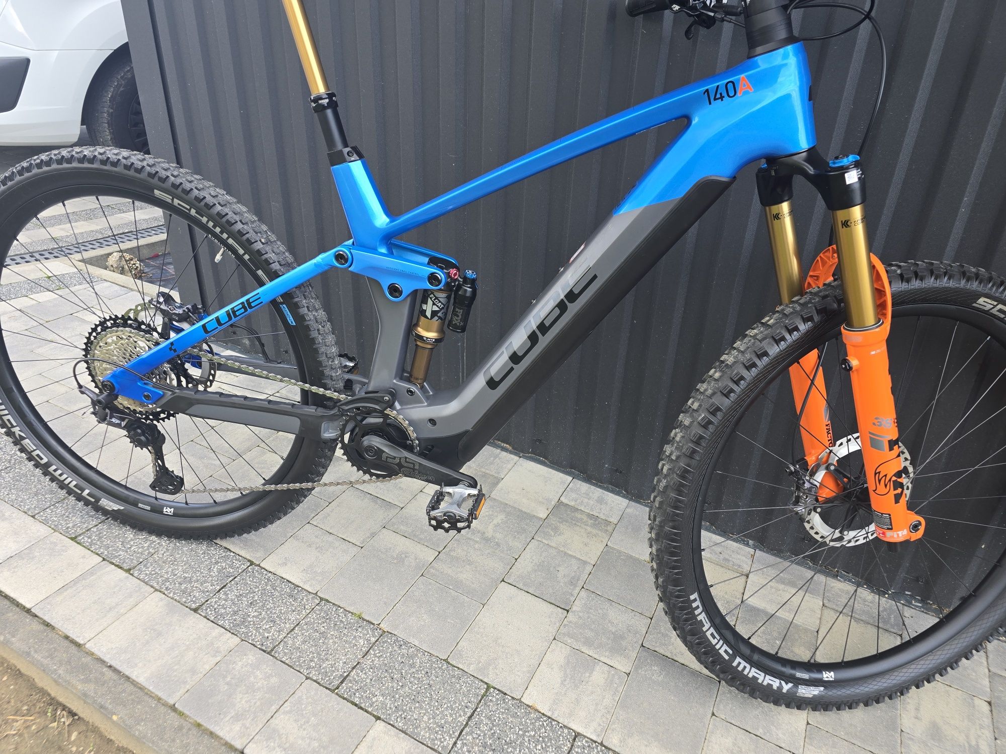 Cube stereo hybryd 140 HPC Actionteam