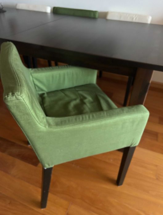 Lote de cadeiras (6) com capas incluídas