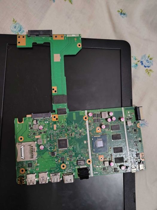 Ноутбук ASUS Z7 X541SA-XO055D неробочий на запчастини