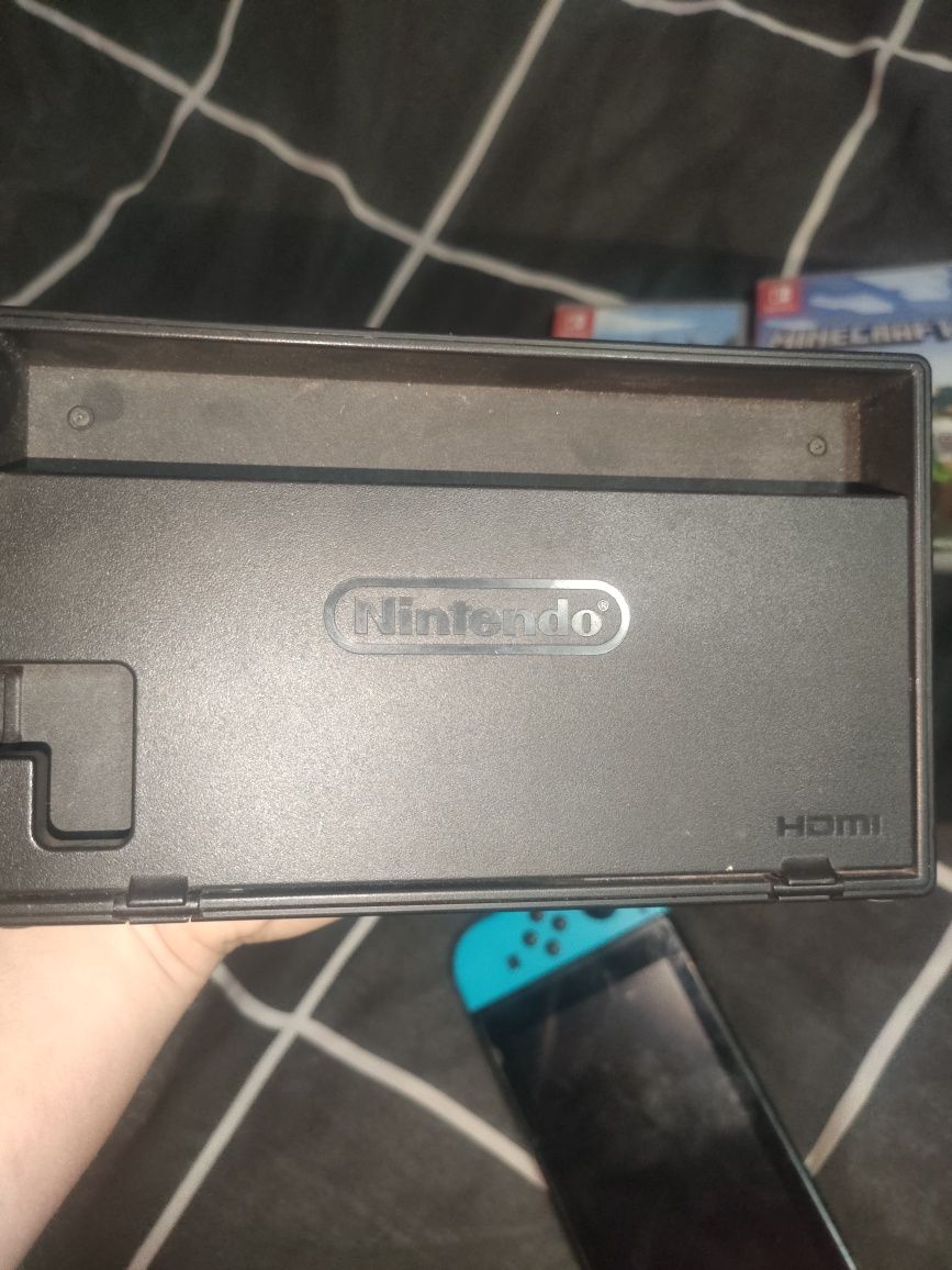 Nintendo Switch z ładowarką