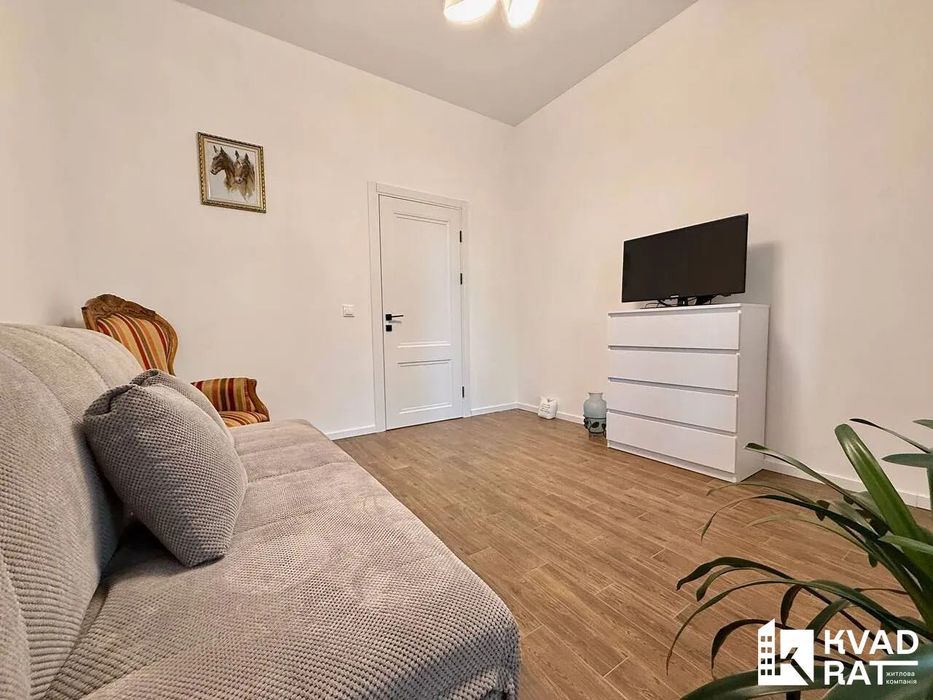 Продаж одноповерхового будинку з басейном та ділянкою 13.5 сот