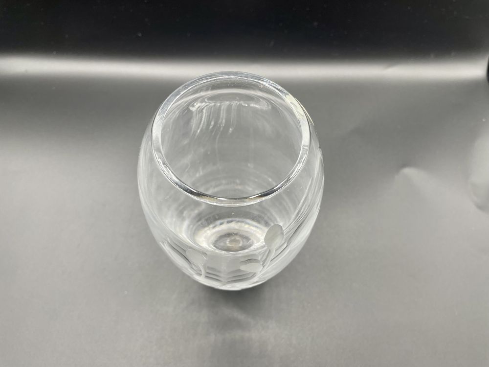 Vaso alto de cristal gravado com lírios