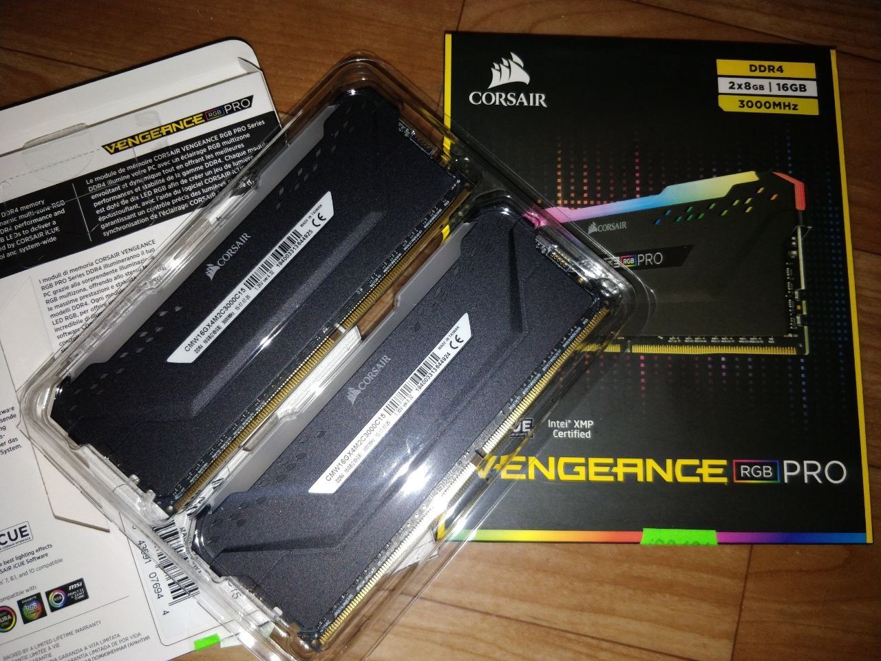 Corsair Vengeance RGB Pro Black 32 GB (4x8GB) DDR4 3000 MHz C15