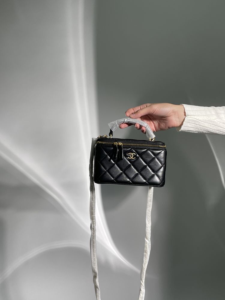 Сумка у стилі Chanel Classic Black Lambskin Pearl Crush Vanity Bag