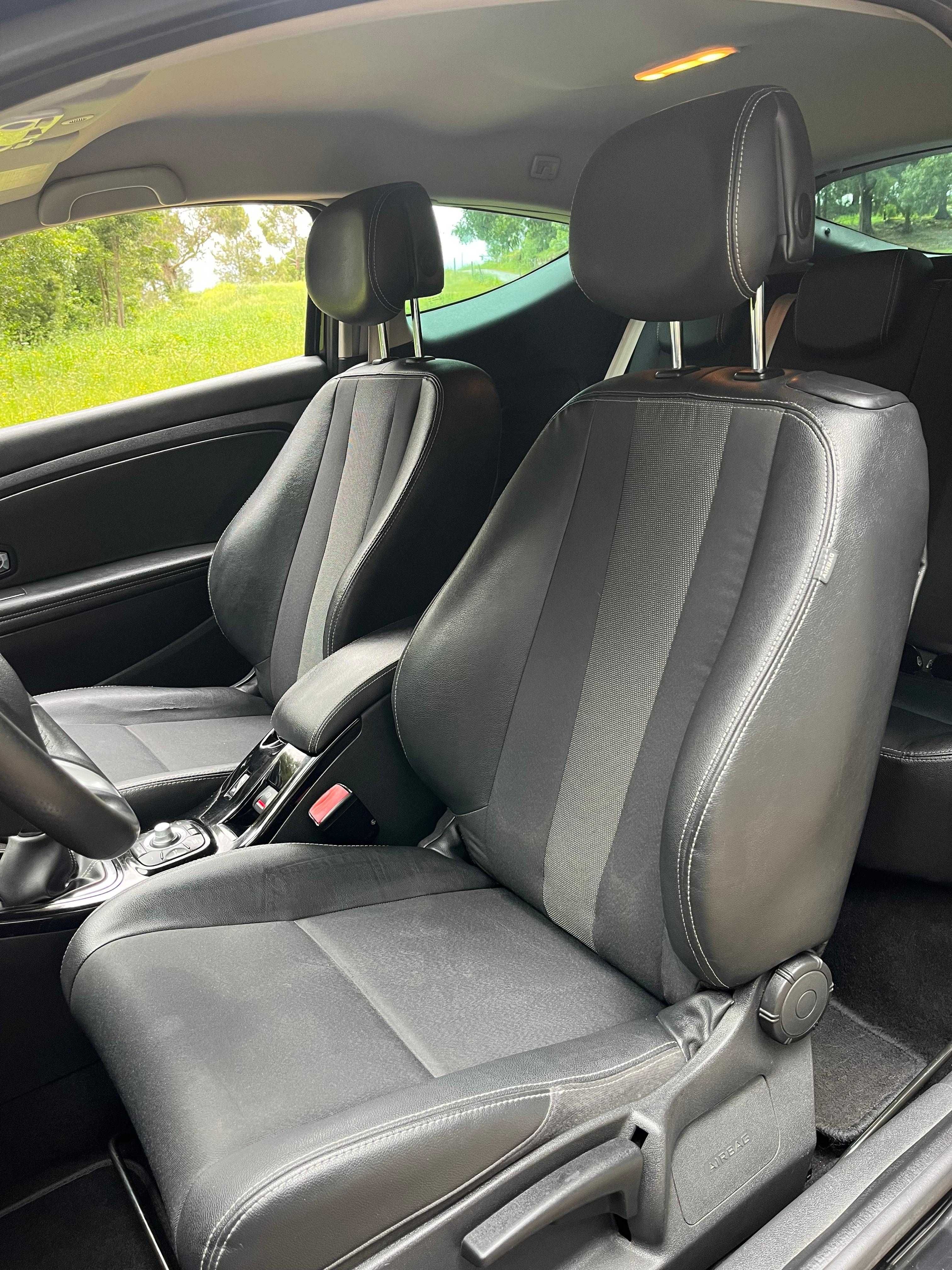 Renault Mégane Coupé 1.6 dCi Bose Edition 130cv | Garantia Incluída