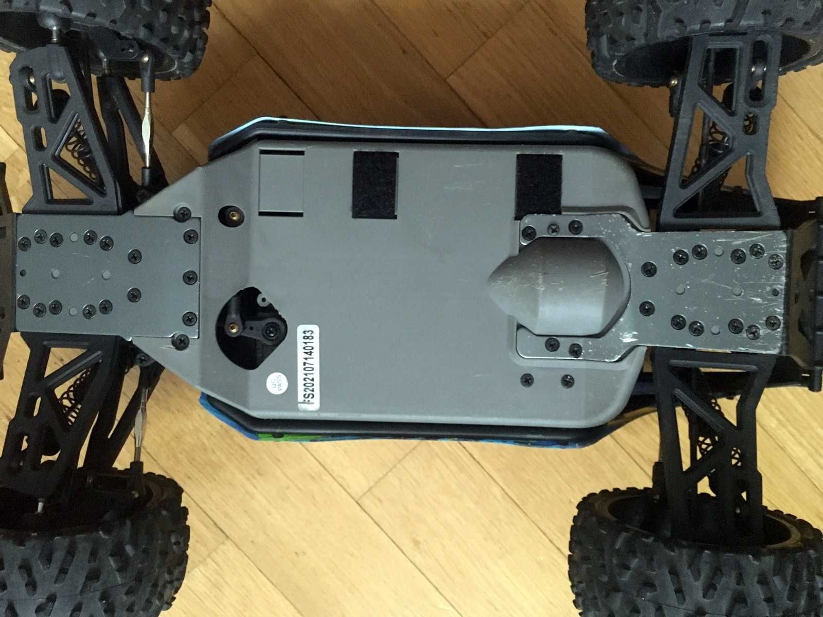 Reely Stagger RC 1/10 4x4 4WD Brushless машина на радиоуправлении