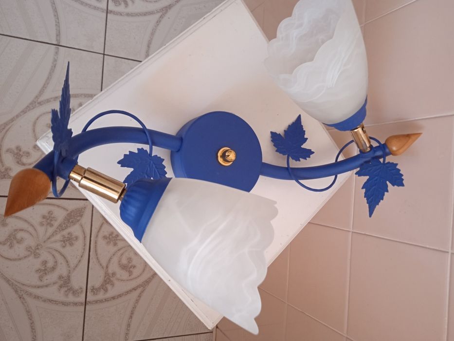 Lampa oświetleniowa ścienno-sufitowa z 2 kloszami mlecznymi