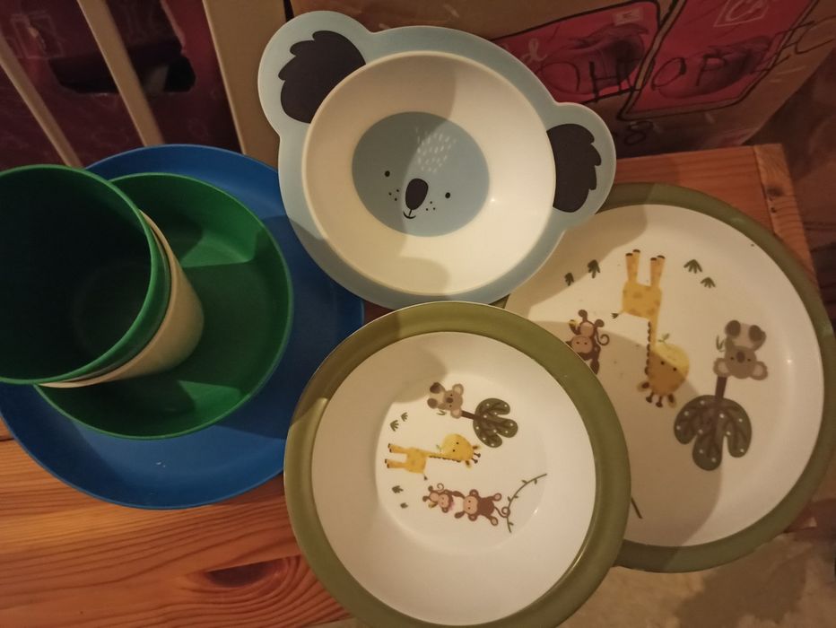 Zestaw kubków i talerzyków dla dzieci