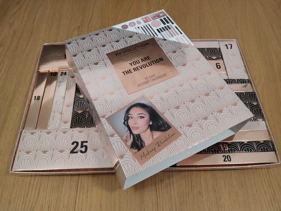 Pudełko po kalendarzu adwentowym Revolution, 25 okienek, DIY