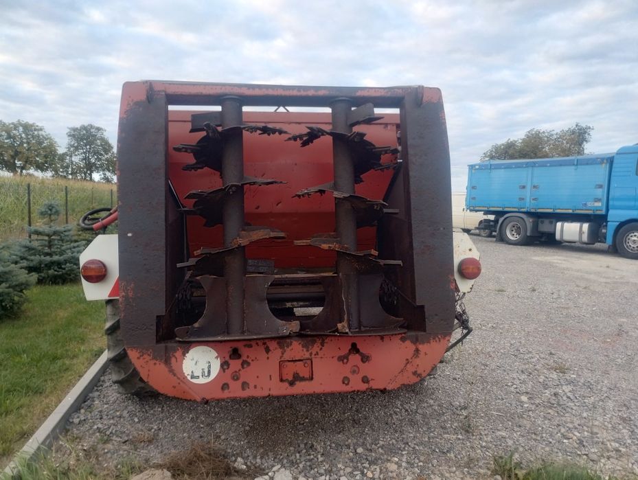 Rozrzutnik obornika wapna Gilibert helix 5 Jeantil