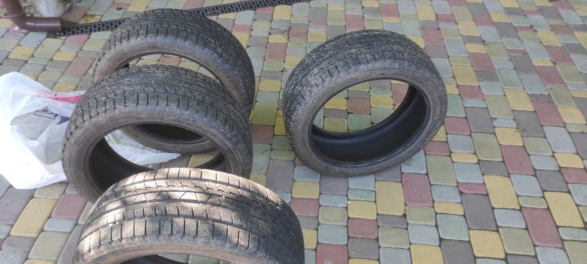 Зимова гума 225/45R 18