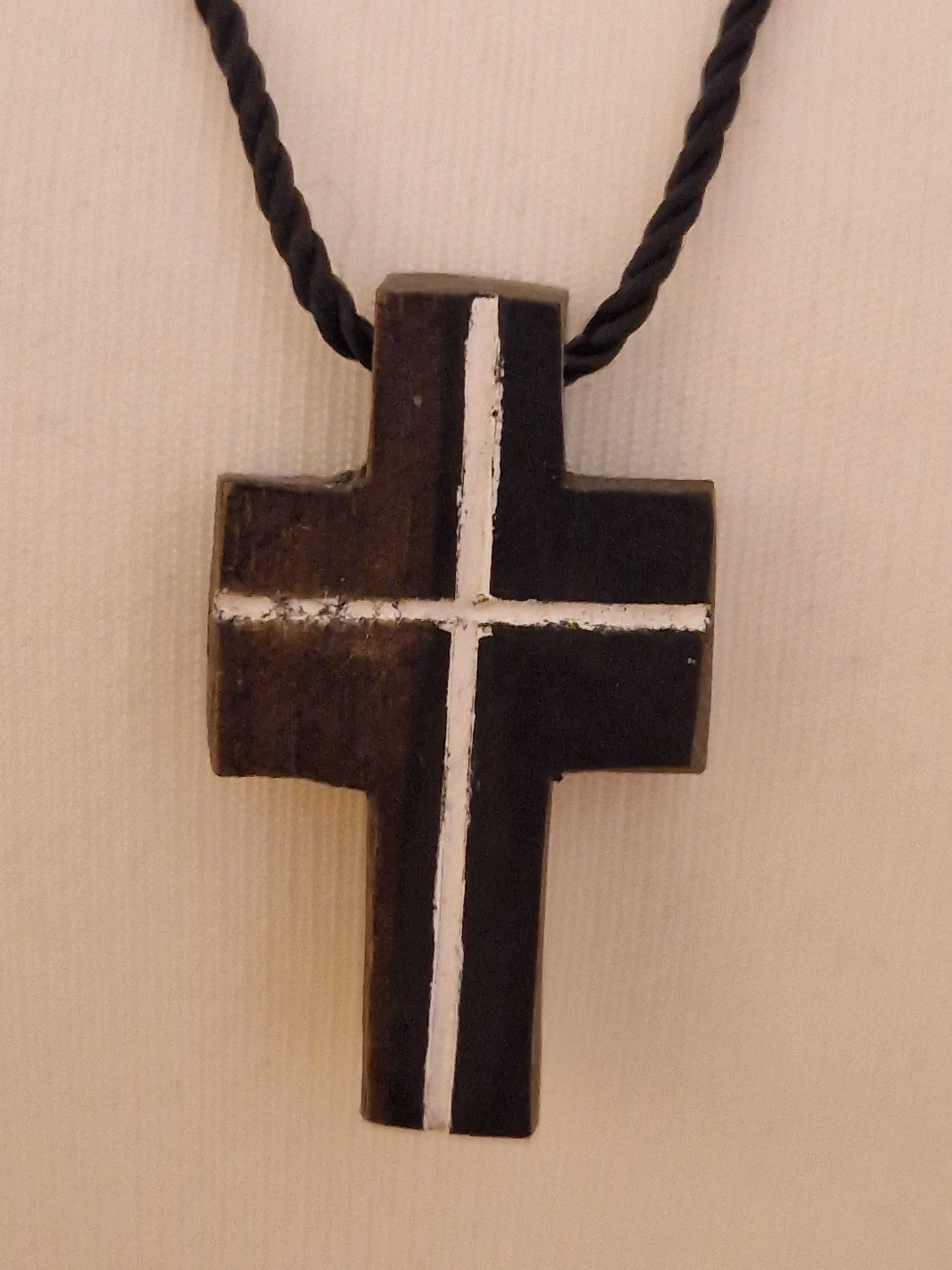 Krzyżyk z hebanu