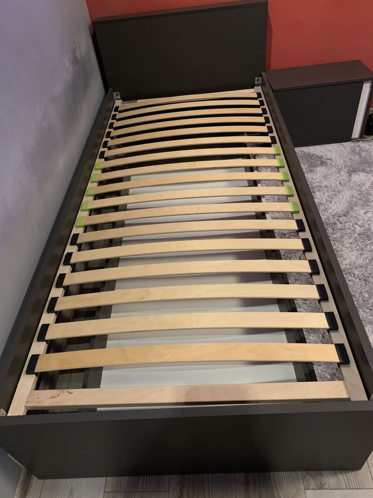 Łóżko 90x200 ze stelażem materacem i szuflada