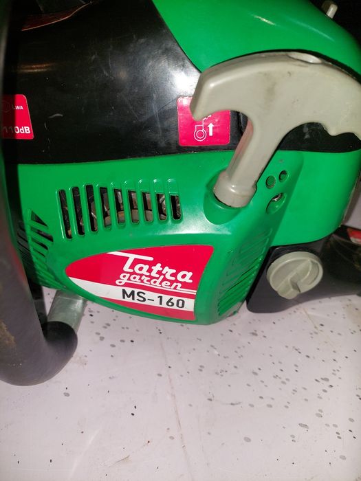 Бензопила в ідеальному стані.