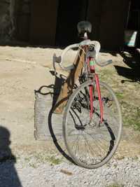 Bicicleta de corrida antiga.