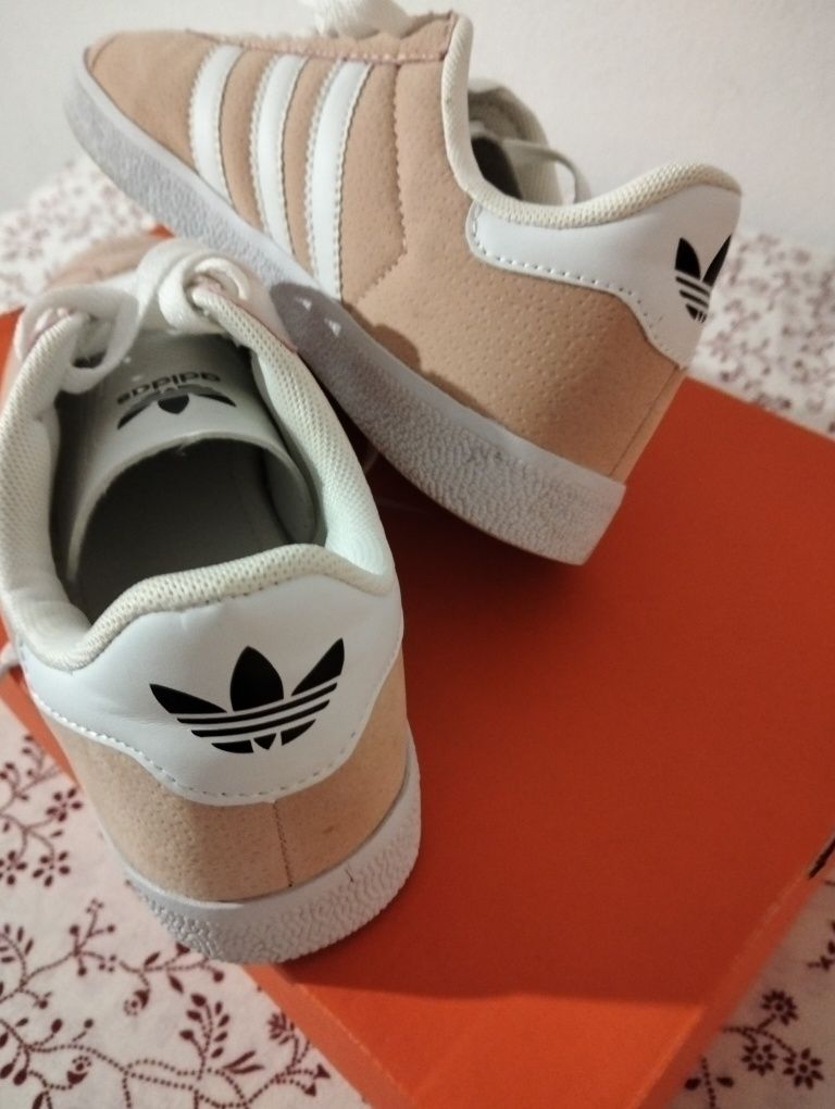 Adidas galleze falsa , rosa claro 38