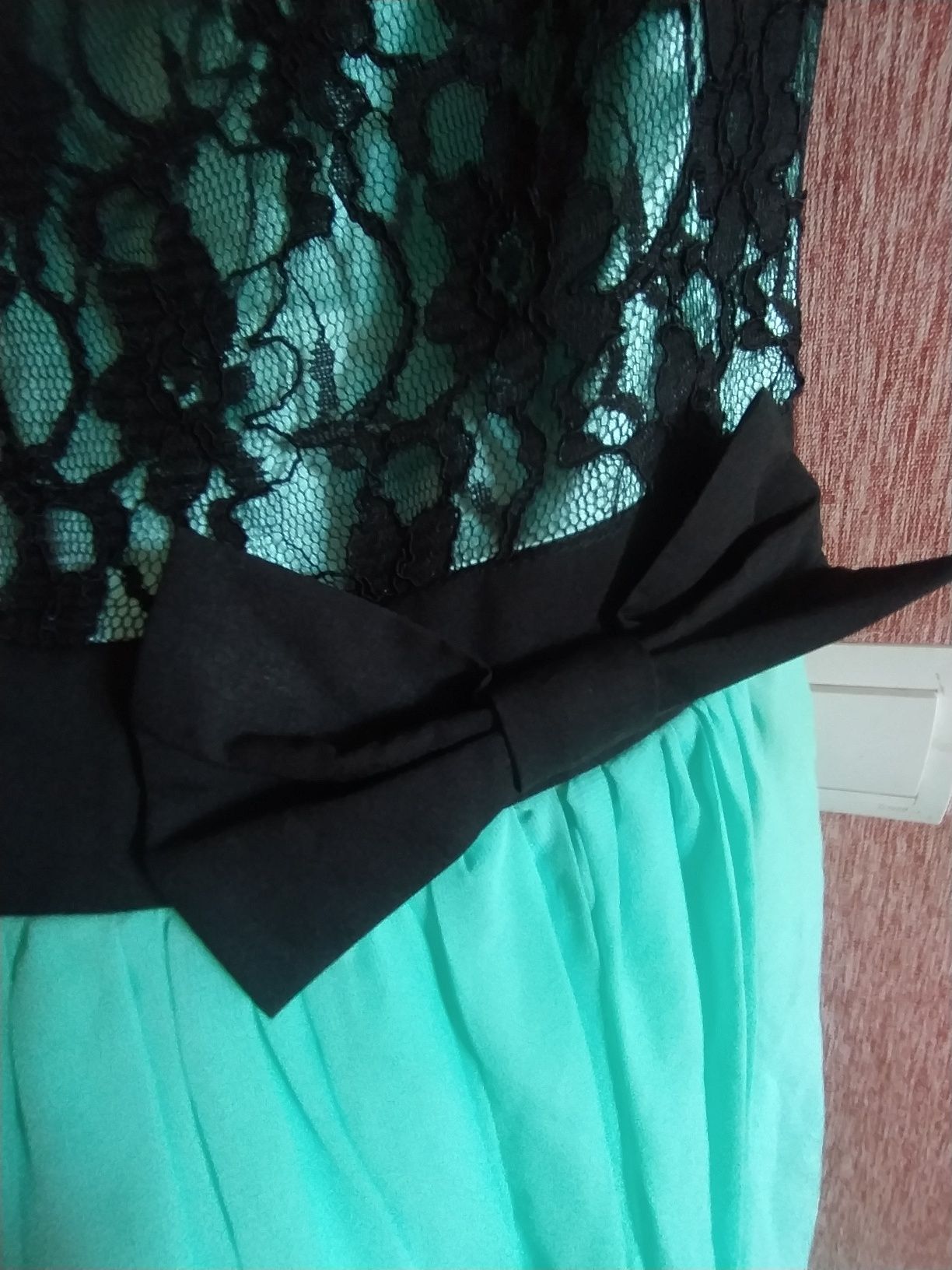 Вечірня сукня бірюзового кольору