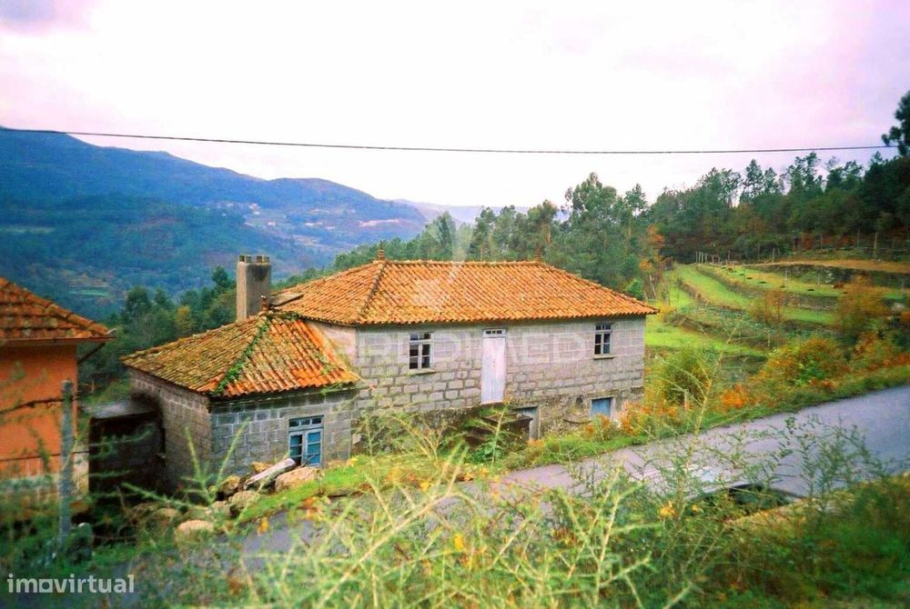 Moradia  em pedra para reconstruir