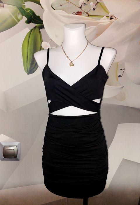 Sukienka mini czarna z wycięciami rozmiar S Nowa