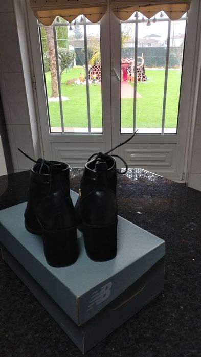 Botins  pretos  tam 36