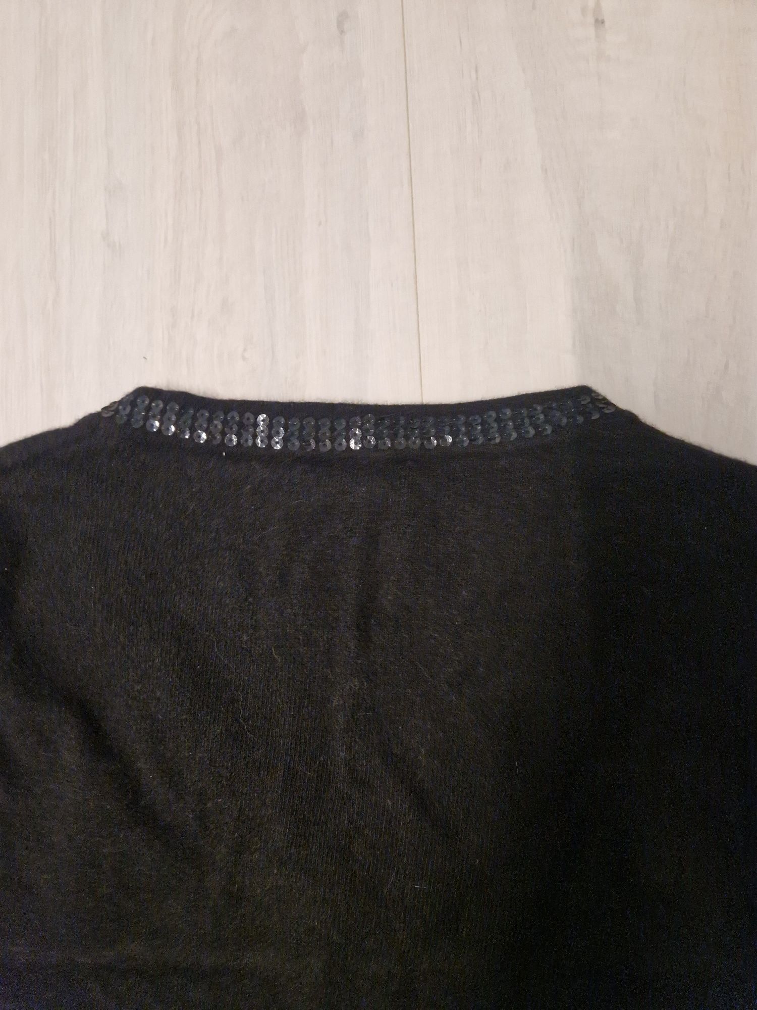 Czarny sweterek z kaszmirem