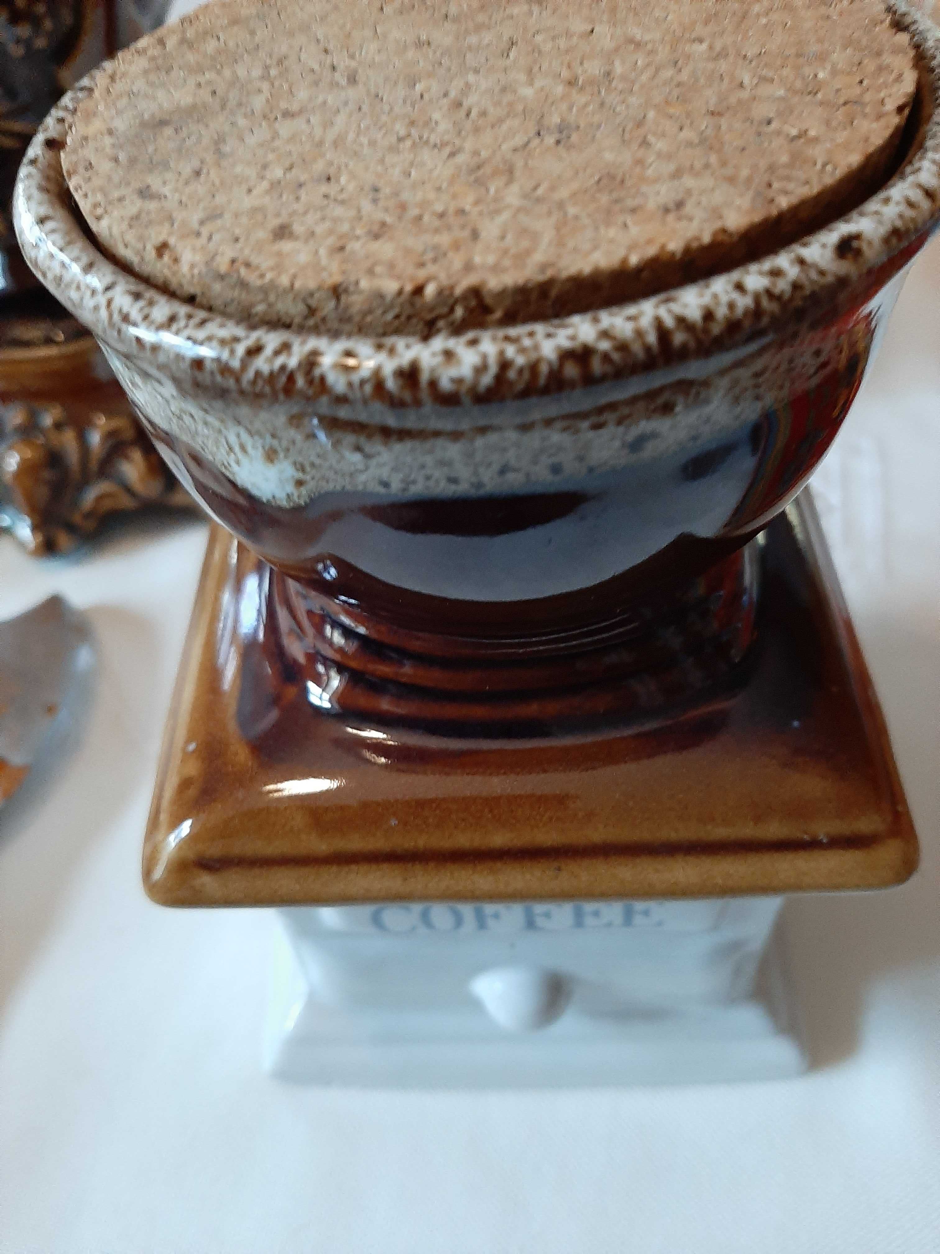 Ceramiczny pojemnik na kawę