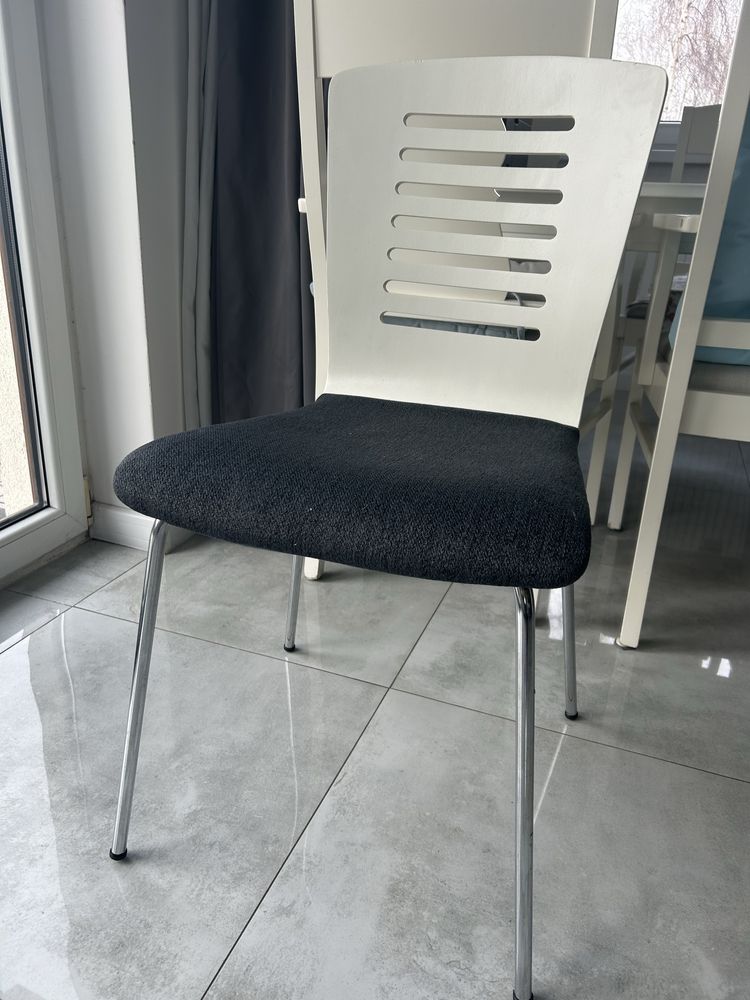 Krzeslo Nowe materialowo drewniane 1 szt