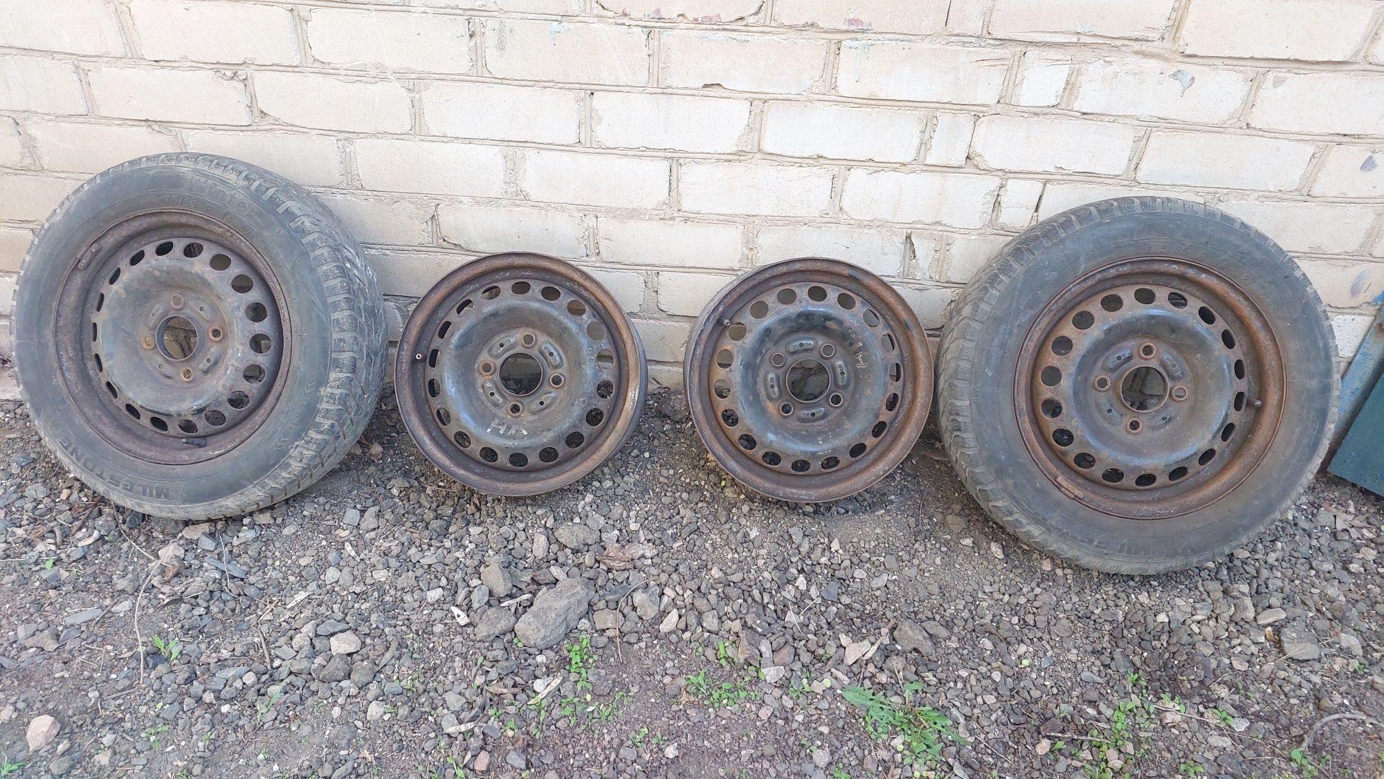 Продам комплект дисков на киа,рено нисан.