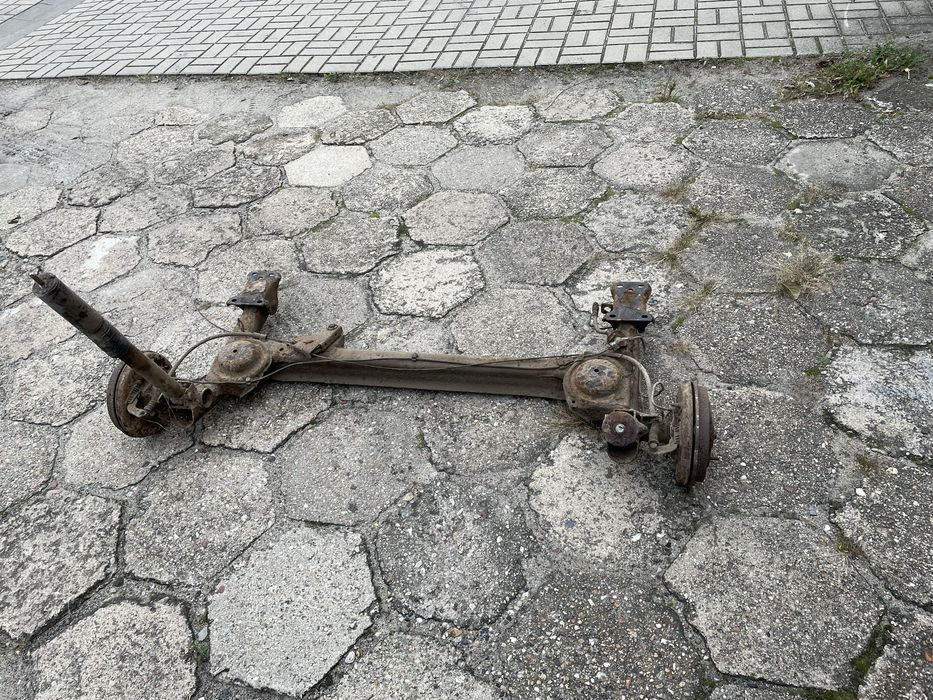 Fiat Uno belka tył tylna oś