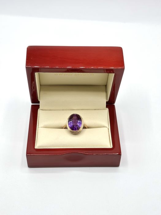 Pierścionek Złoty z fioletowym oczkiem