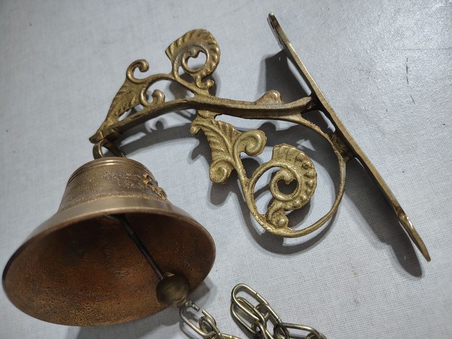 Mosiężny dzwon ścienny