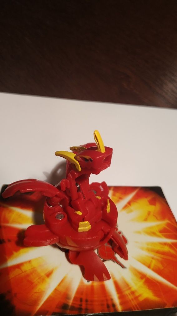 Bakugan Neo Dragonoid B2 z kartą magnetyczną i 2 kartkami specjalnymi