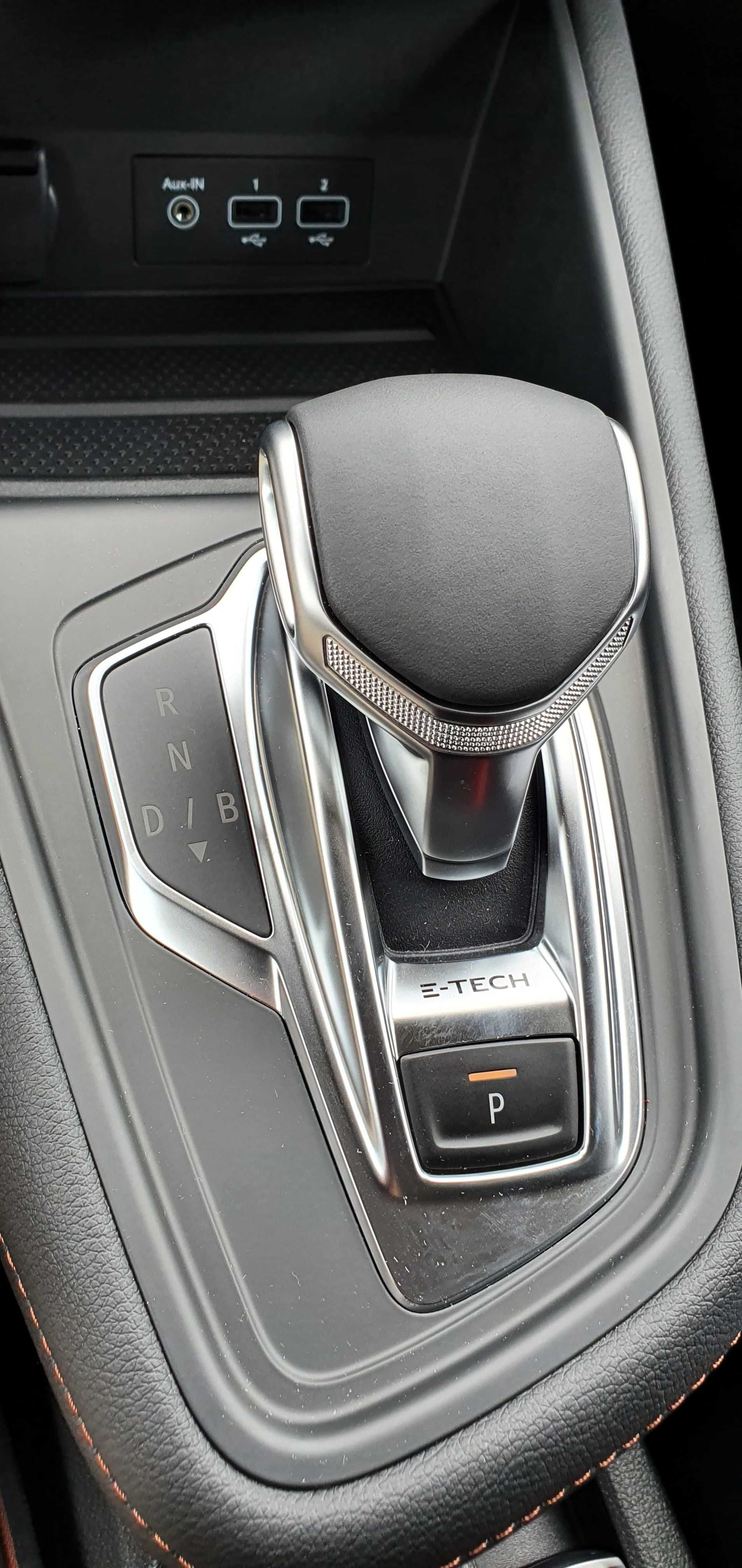 Renault  Captur Versão – Initial Paris E-TECH HÍBRIDO PLUG –IN 160