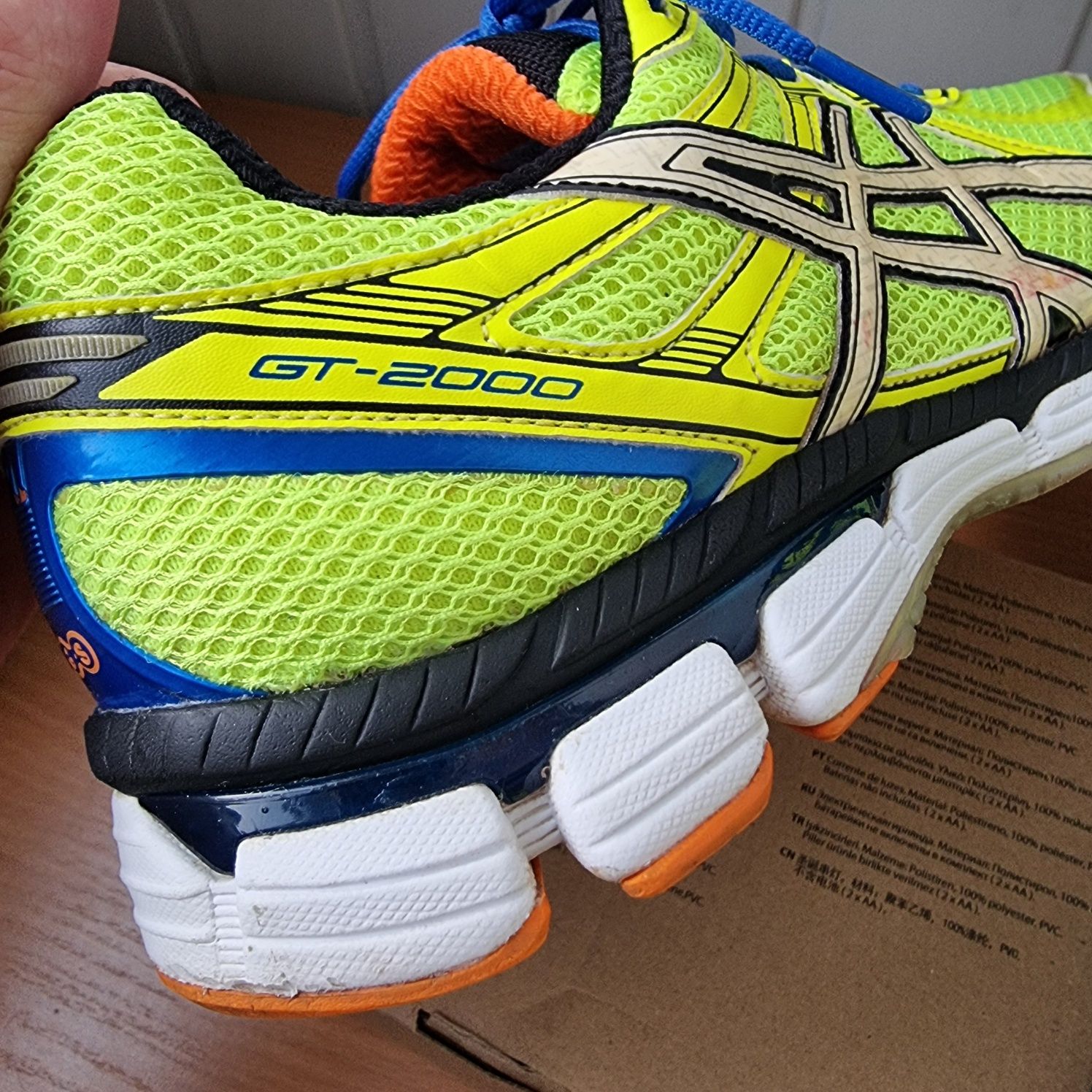 Кросівки ASICS GT-2000. Оригінальні чоловічі кросівки для бігу