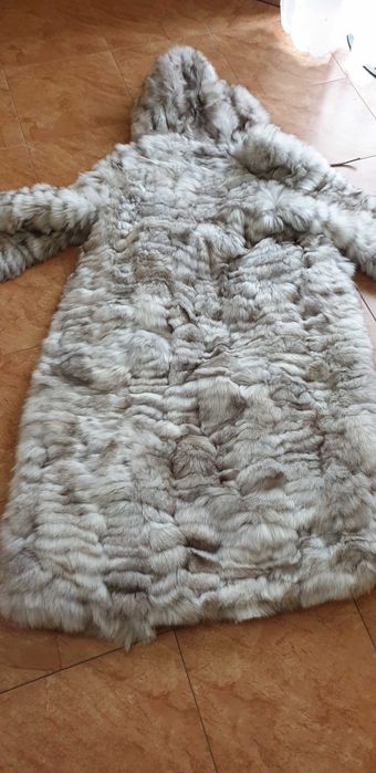 Przepiękny długi srebrny lis z kapturem