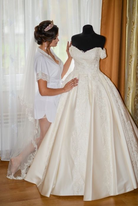 Продам Весільну сукню
