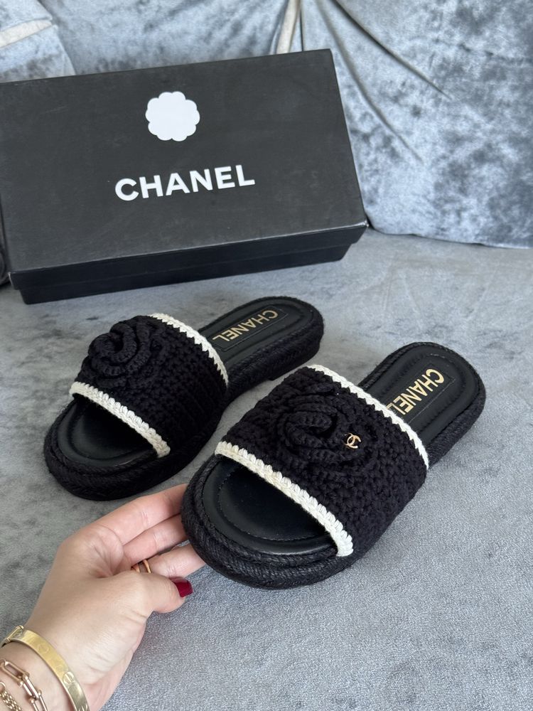 Chanel Черные шлепанцы шлепки вязаные декорированые цветком