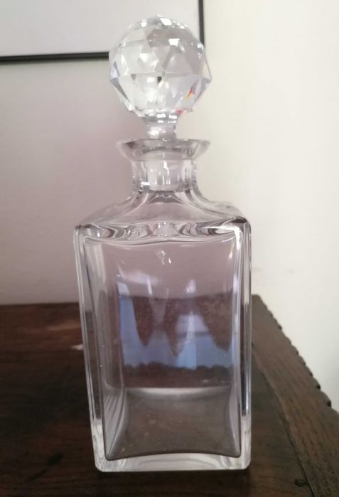 2 Duas garrafas de whisky em cristal