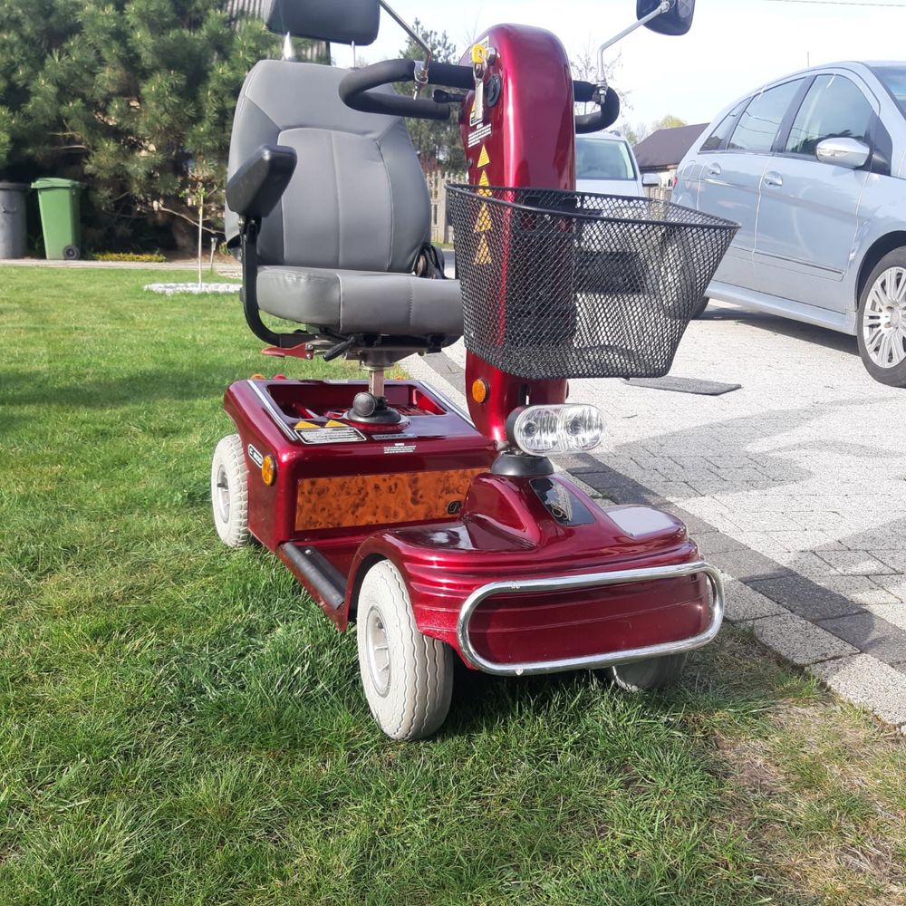 Czterokołowy skuter elektryczny inwalidzki