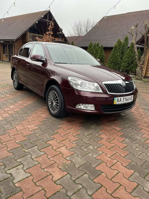 Продам авто .шкода а5 від першого власника..обьем двигуна 1.8бензин.