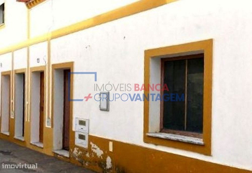 Loja com 79,5m², em terreno com 352m2, situada no centro de Safara,...