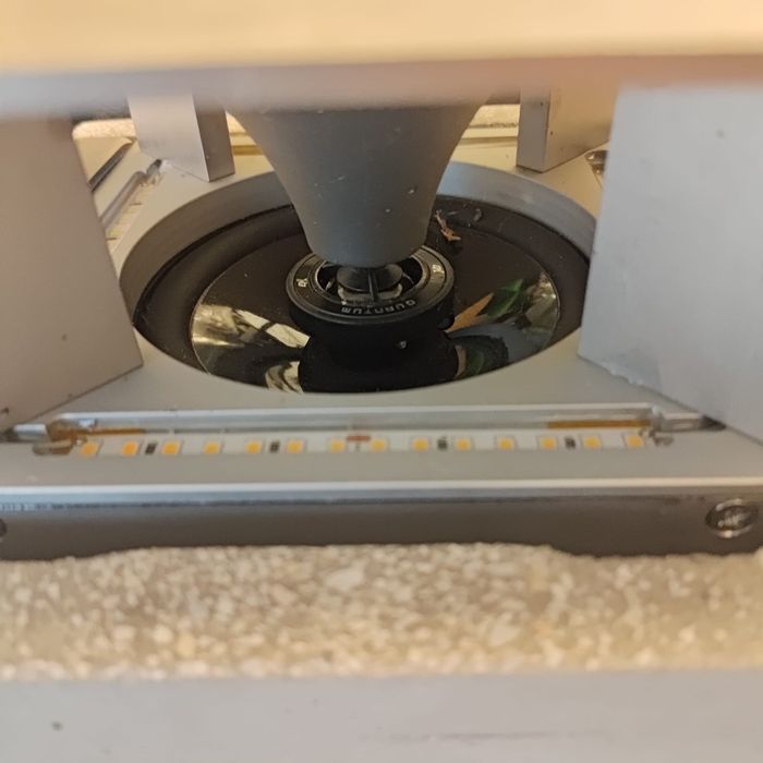 Lampa ogrodowa z głośnikiem