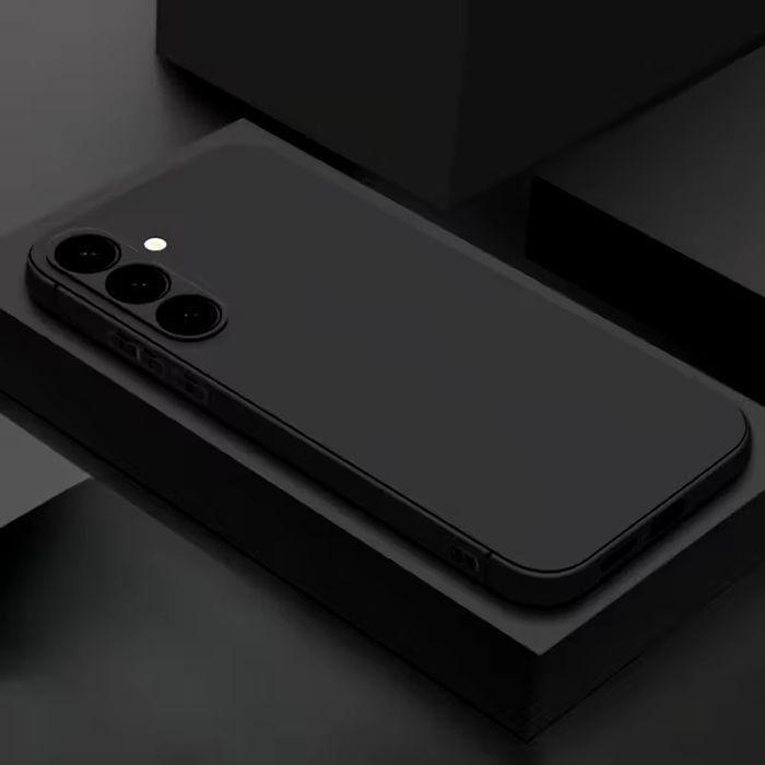 Чехол силиконовый чёрный для Samsung S24 FE