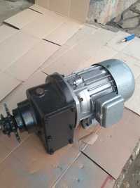 Мотор редуктор 380 V. 0,75 КВТ. 1480 об/мин