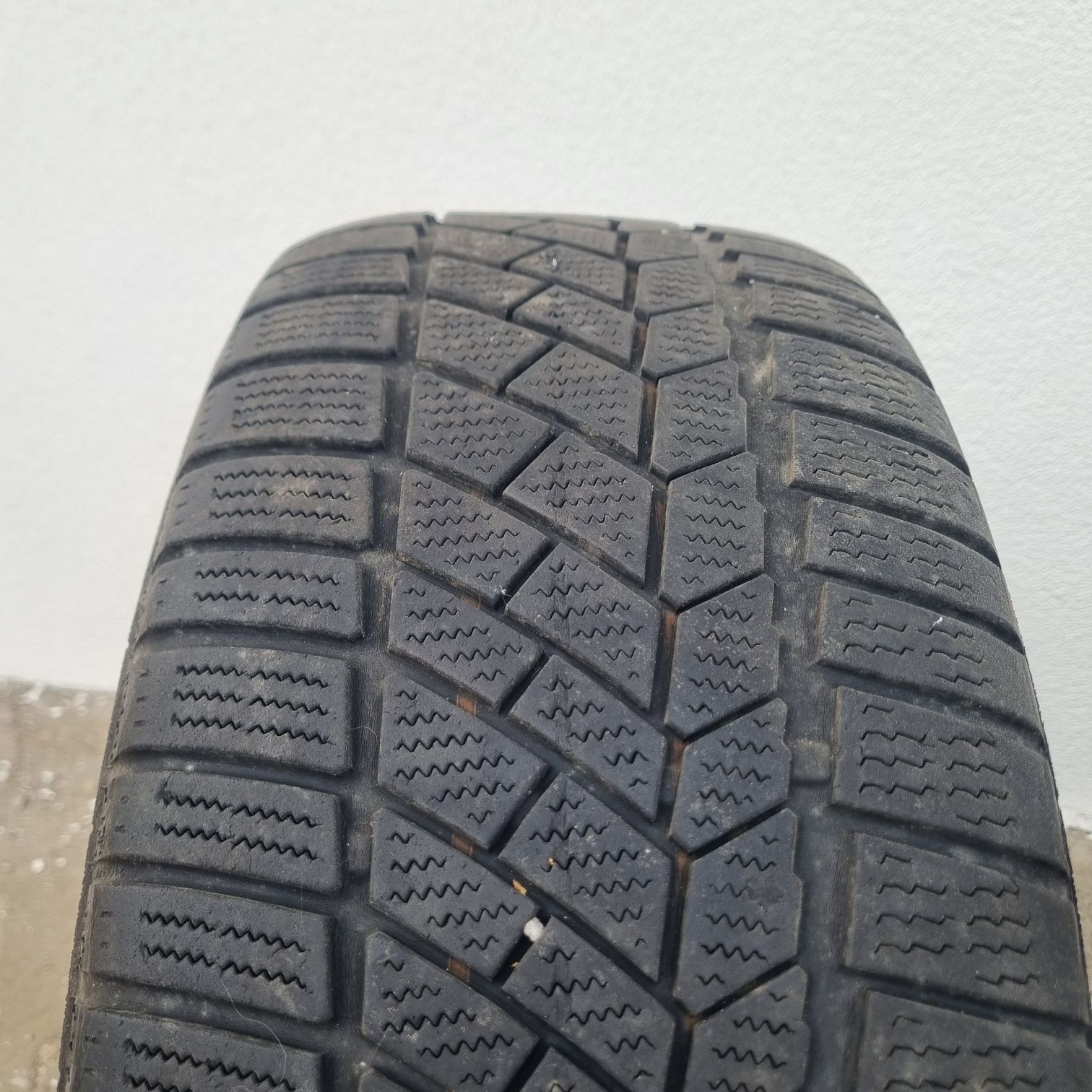 Opony zimowe continental 225/,55 r16