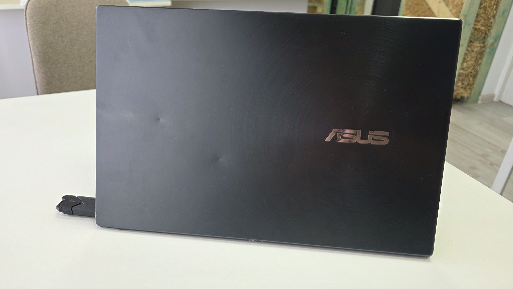 Ультрабук ASUS ZenBook 14 UM425IA. Я перший власник