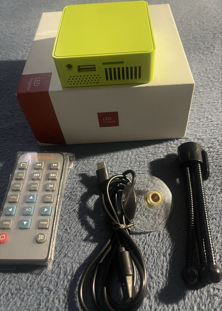 Продам Проектор unic uc 50